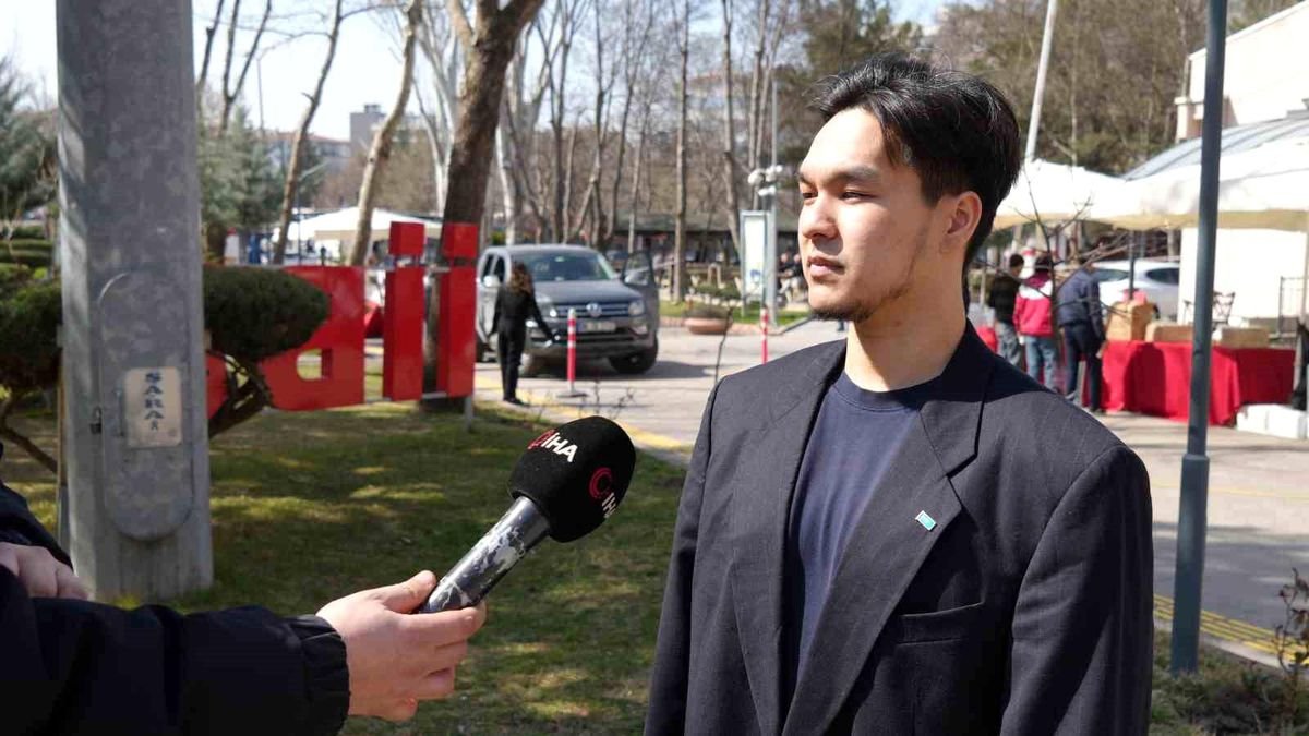 Ankara'da Kazakistan vatandaşları sandık başına gitti