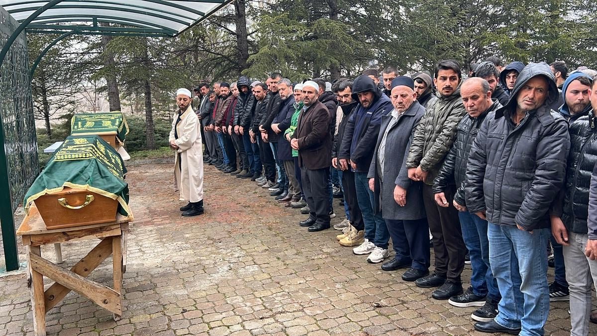 Aksaray'da Şarampole Devrilen Otomobilde Hayatını Kaybeden Çift Toprağa Verildi