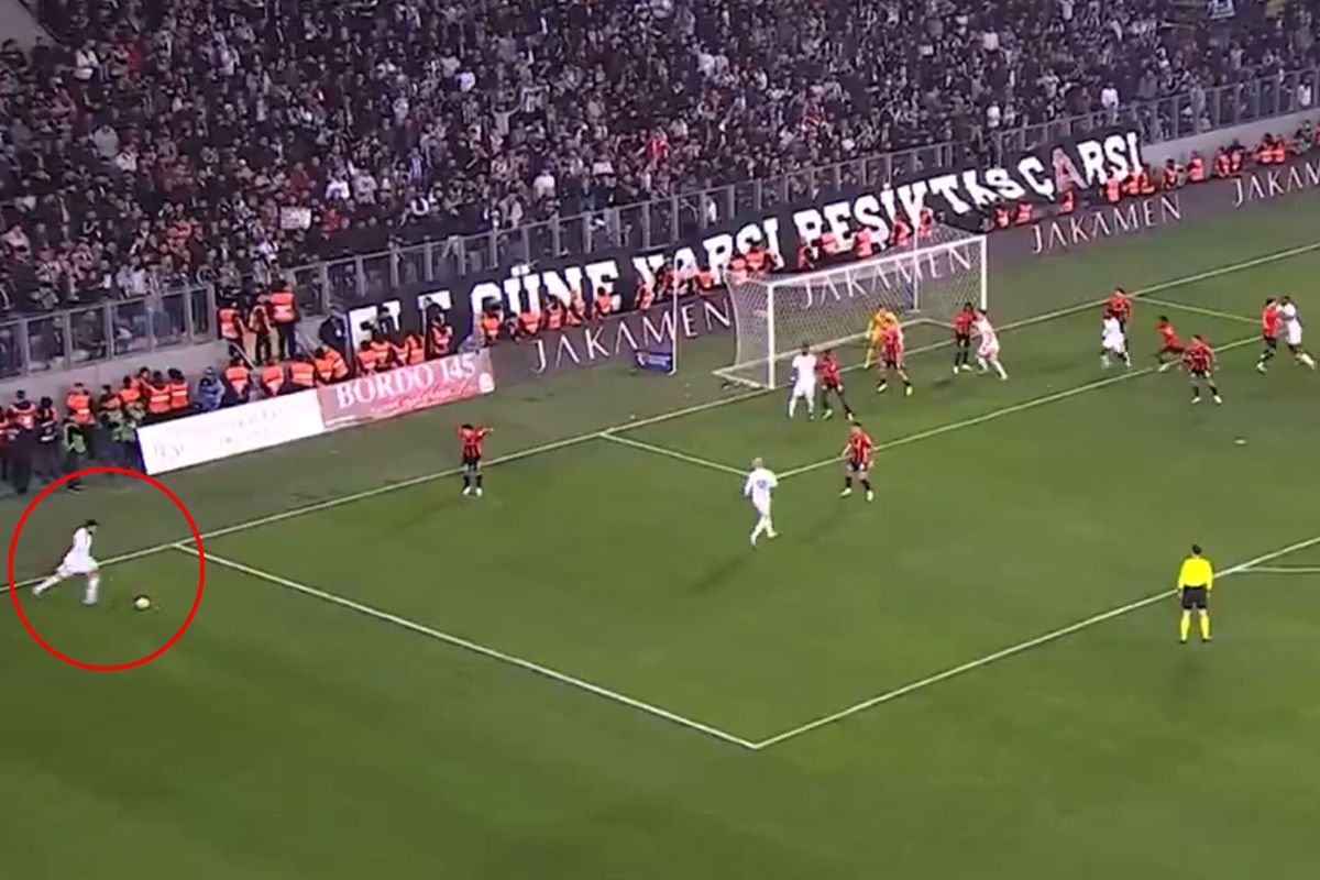 Orkun Kökçü'den ağızları açık bırakan gol