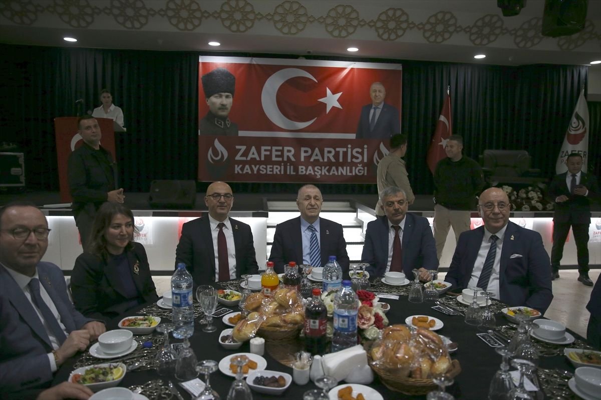 Zafer Partisi Genel Başkanı Özdağ, Kayseri'de partisinin iftar programına katıldı