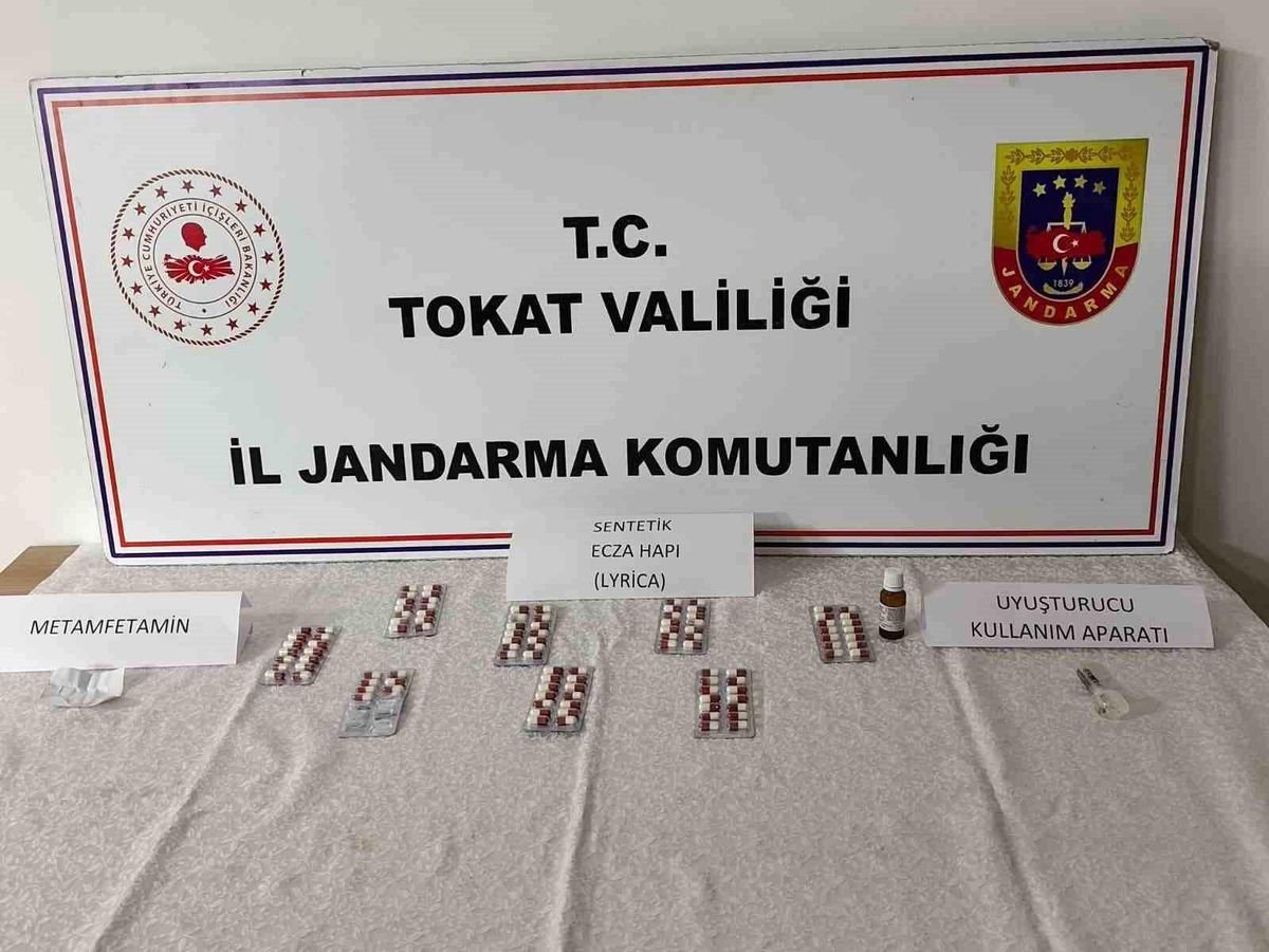 Tokat'ta araçta sentetik hap ve uyuşturucu madde bulunan şüpheli, adli kontrolle serbest kaldı