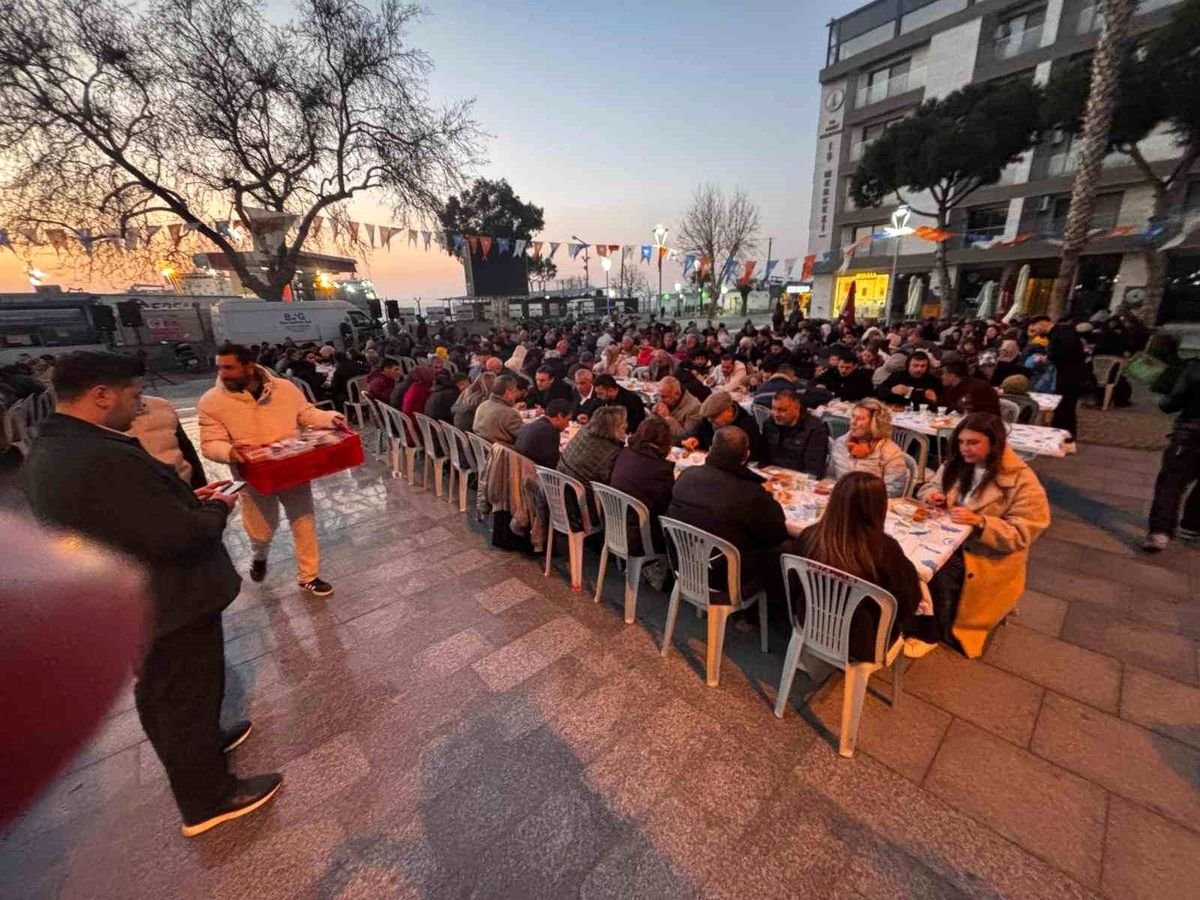Dikili'de Yoğun Katılımlı İftar Programı Düzenlendi