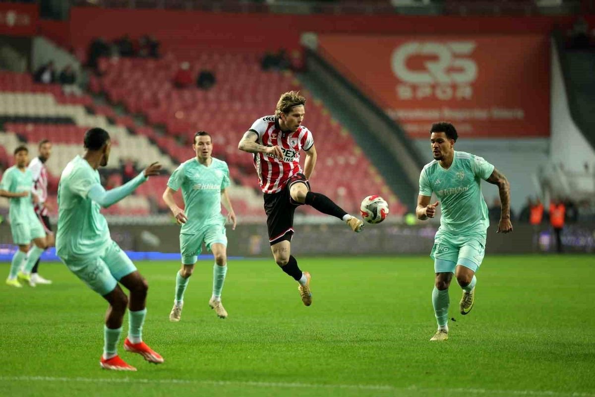 Trendyol Süper Lig: Samsunspor: 1 Kayserispor: 0 (İlk yarı)