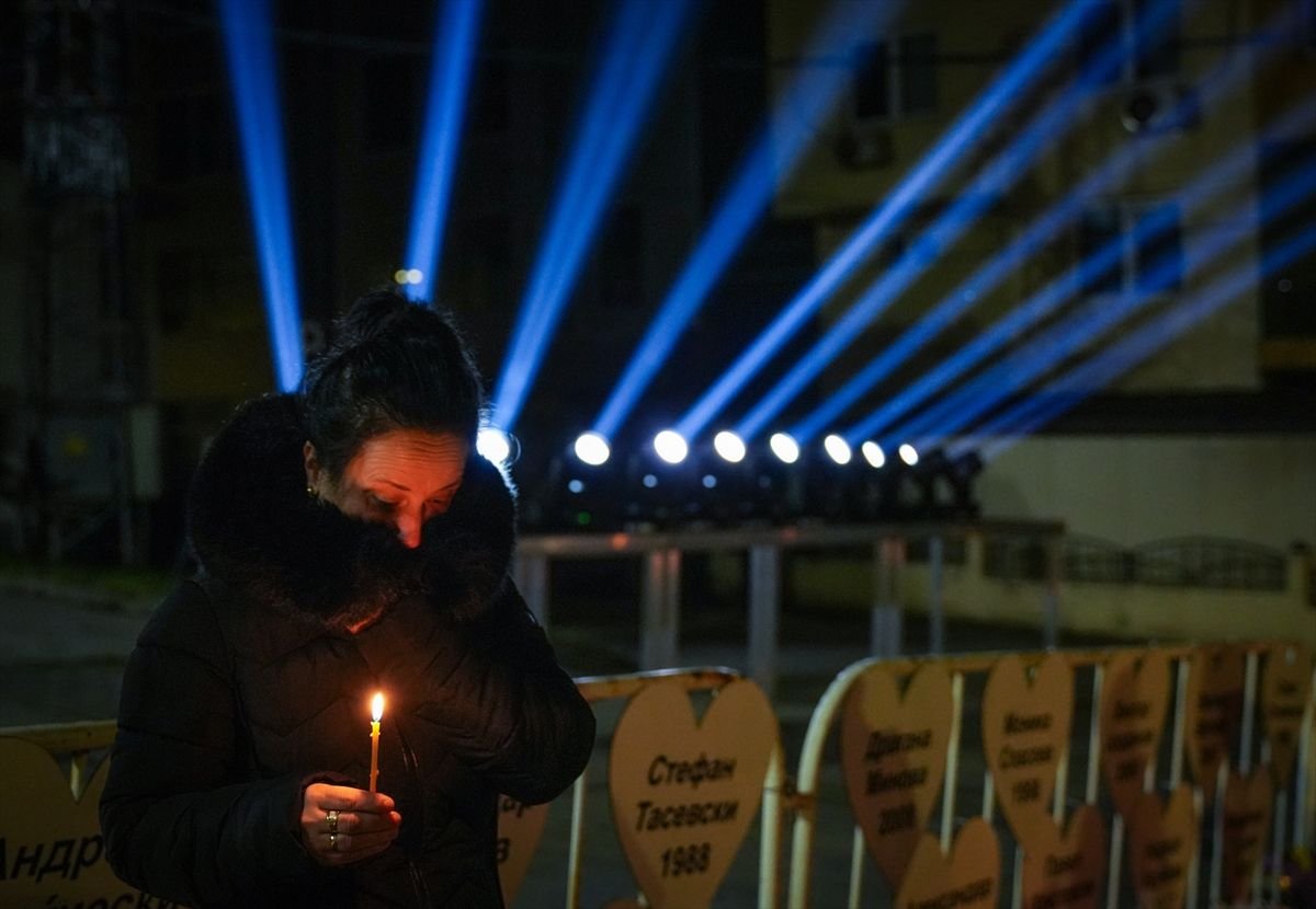 Kuzey Makedonya'daki gece kulübü yangınında hayatını kaybedenler törenle anıldı
