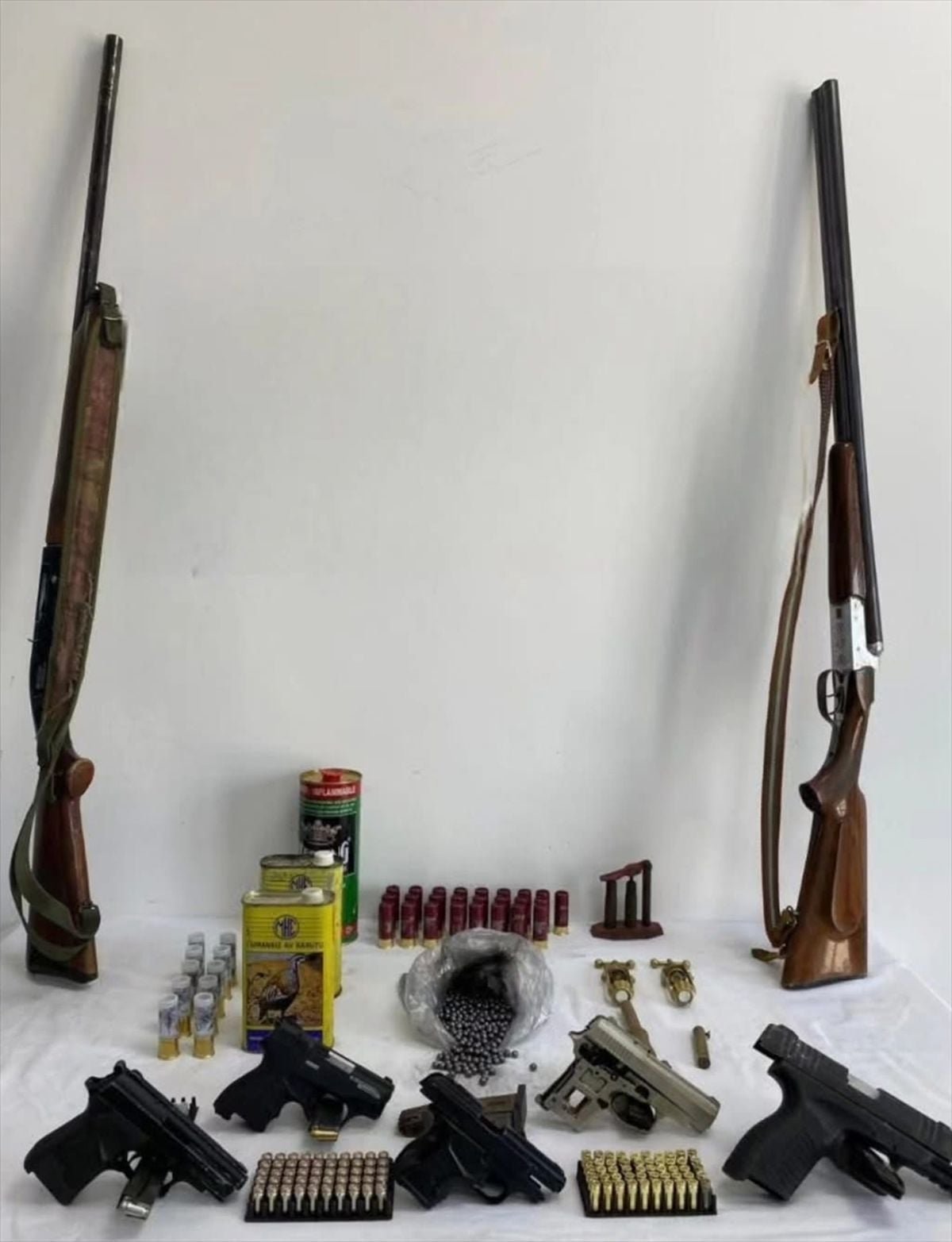 Kale'de silah kaçakçılığı operasyonunda 2 şüpheli yakalandı