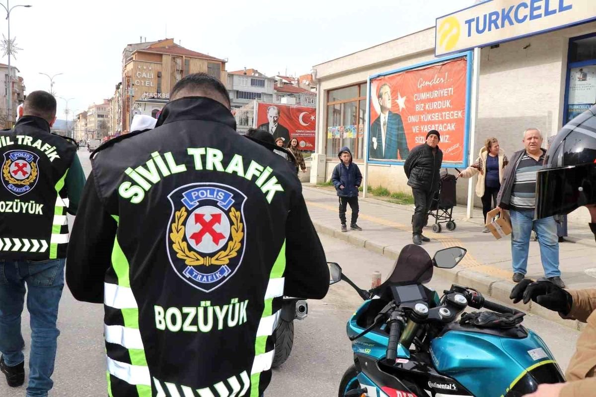 Bozüyük'te sivil trafik ekipleri göreve başladı