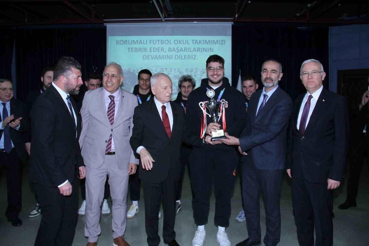 Haberal'dan Şampiyonlara Jest: Burs oranı Yüzde 20'ye çıkarıldı