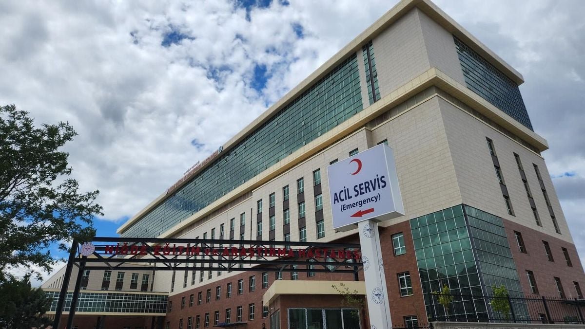 Niğde'de Otomobil Şarampole Yuvarlandı: 2 Ölü, 2 Yaralı