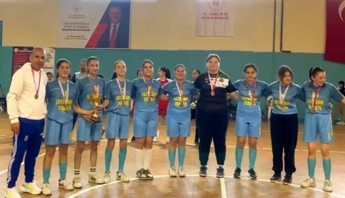 Salihli'nin yıldız kızları Manisa'da şampiyon