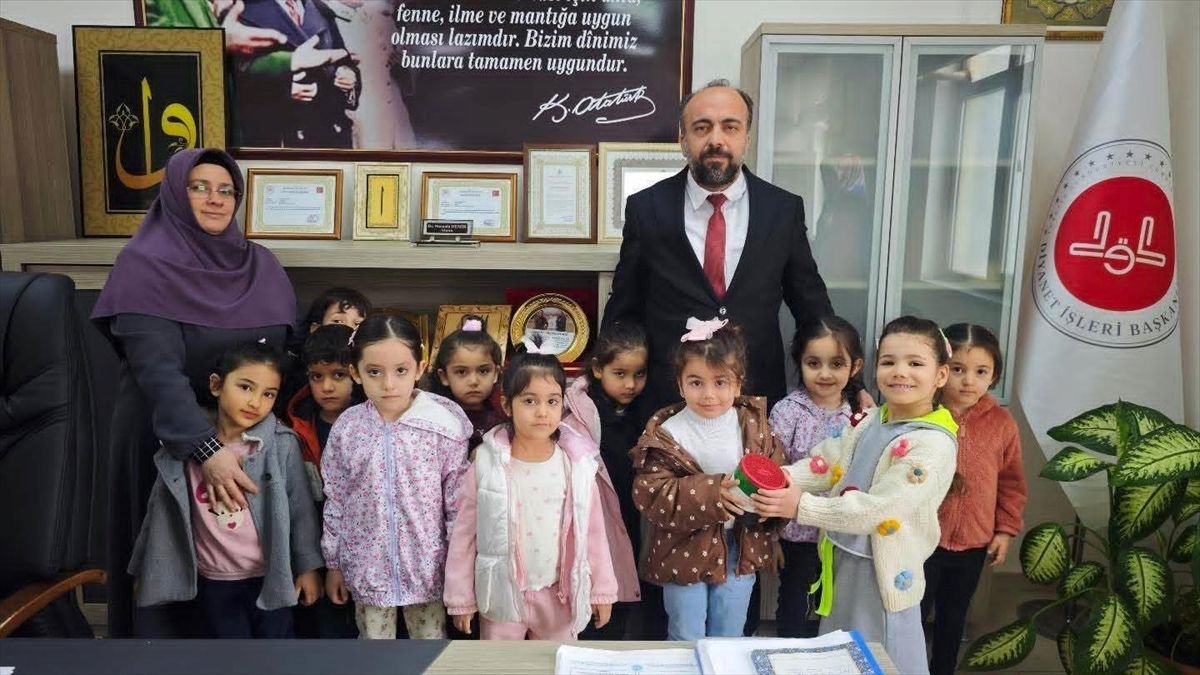 İslahiye'deki Kuran Kursu Öğrencileri Gazze'ye Bağışta Bulundu