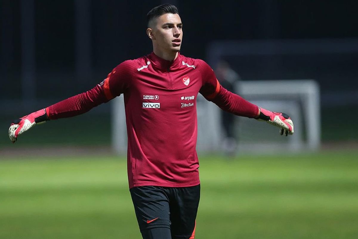 Ele veren paylaşım! İşte Berke Özer'in yeni sevgilisi