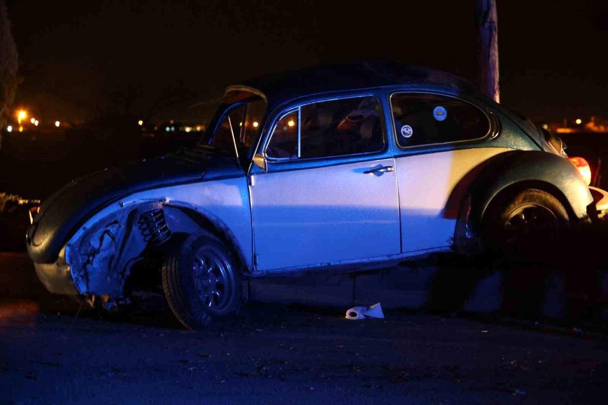 Konya'da kontrolden çıkan otomobil takla attı: 3 yaralı